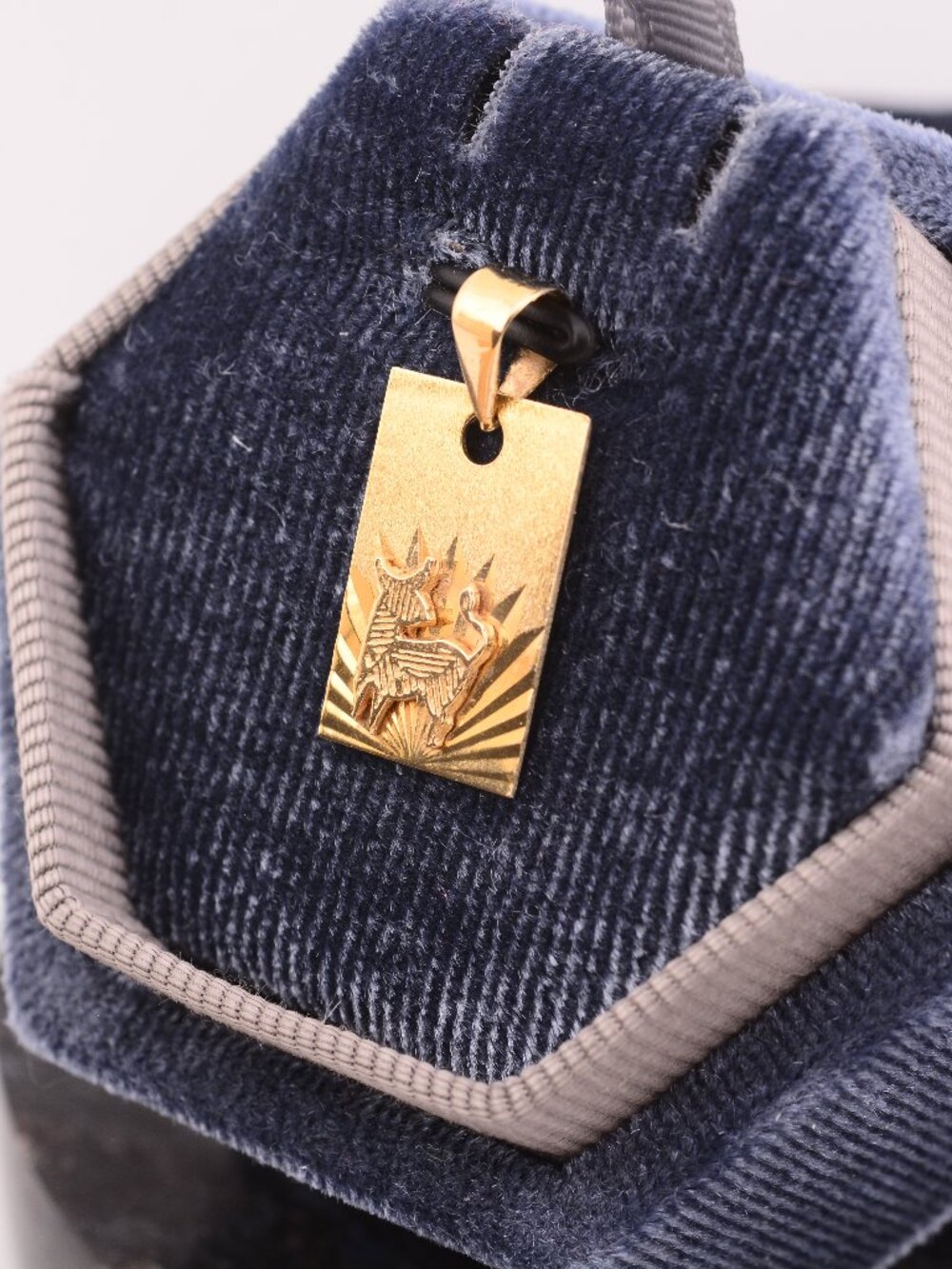 10K Medallion Zodiac Animal
